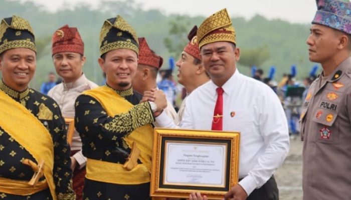 Menguak Pungli di Balik Retribusi, Kompol Bery Diganjar Penghargaan Walikota Pekanbaru