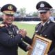 Wakapolda Riau, Brigjen Pol Jossy Kusumo salam komando dengan Bripka Agus Budiadi di halaman Mapolda Riau.(ist)