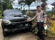 Jalan Licin, Dua Mobil Adu Kambing di Gunung Talang