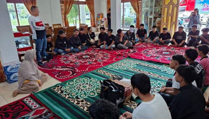 Peringati Hardiknas, Komunitas Honda Padang Buktikan Peduli Lewat EduRide