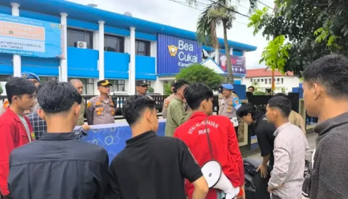 Bea Cukai di Riau Didemo, Mahasiswa STAI Al-Kifayah Desak Tangkap Mafia Rokok Ilegal
