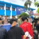 Sejumlah mahasiswa STAI Al-Kifayah menggelar aksi unjuk rasa di depan Kantor Wilayah Bea Cukai Riau, Selasa (10/6/2025), menuntut transparansi penanganan kasus rokok ilegal. (Ist)