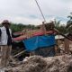 Rakit-rakit penambang emas tanpa izin (PETI) tersebar di berbagai titik di Singingi, Riau, merusak lingkungan dan mencemari air. (Foto: Nadariau.com)