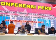 Bawa Hampir 15 Kg Sabu, Sepasang Kekasih di Riau Ditangkap Polisi