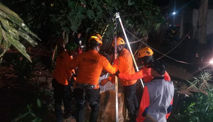 Lansia di Tanah Datar Terjatuh ke Sumur, Tim SAR Berhasil Lakukan Evakuasi