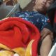Jeki Putra dirawat intensif di RSUD Suliki usai ditemukan lemas di pondok kebun gambir, setelah tiga hari dinyatakan hilang. (Foto: Keluarga)