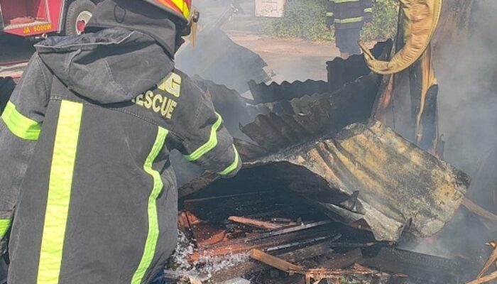 Bakar Sampah, Gudang Bekas di Flamboyan Baru Terbakar