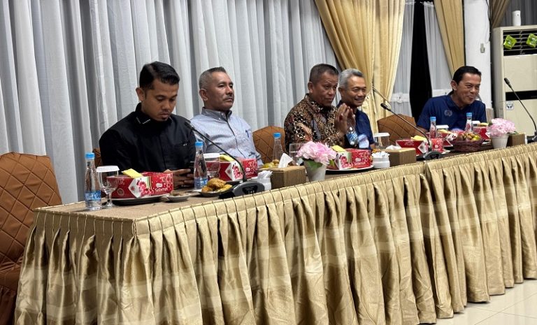 Pembukaan Porwaprov–Bank Nagari Open 2025 di Rumah Dinas Bupati Lima Puluh Kota, Jumat (20/6), dihadiri jajaran pejabat daerah, PWI Sumbar, dan Bank Nagari. (Ist)