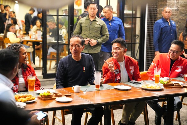 Jokowi saat bertemu dengan petinggi PSI. (Foto: PSI)