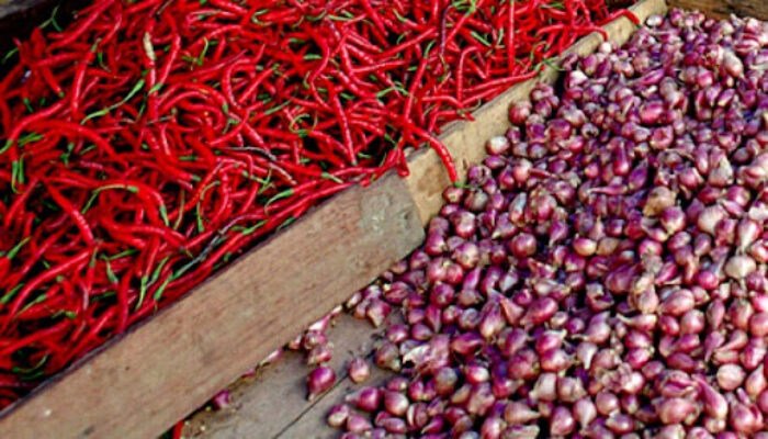 Harga Bawang dan Cabai Naik Jelang Idul Adha di Pasar Aur Kuning Bukittinggi