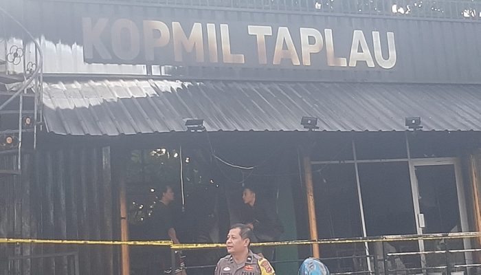 Kebakaran di Jalan Samudra Padang, Petugas Damkar Selamatkan Aset Rp600 Juta