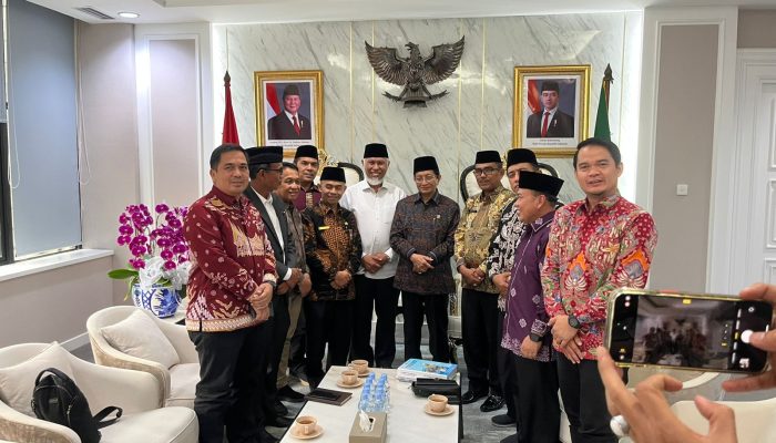 Gubernur Mahyeldi Temui Menag di Jakarta: Dorong Wakaf Produktif dan Usulkan Sumbar Tuan Rumah Rakernas Asrama Haji