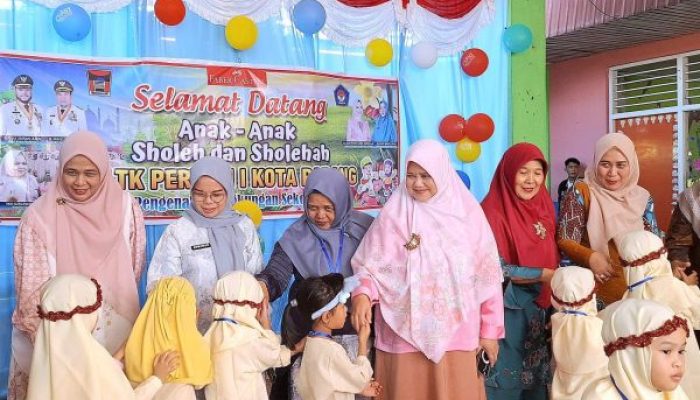 Dukung Pendidikan Usia Dini, Yayasan Pertiwi Kunjungi TK Pertiwi 1 Padang