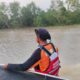 Tim SAR saat melakukan pencarian terhadap korban yang hilang diduga diterkam buaya di sungai Rokan. (Foto: Dok Basarnas Pekanbaru)