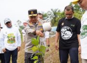 Penanaman 300 Pohon di Kampus Unilak, Kapolda Riau: Pentingnya kolaboratif Green Action di Riau