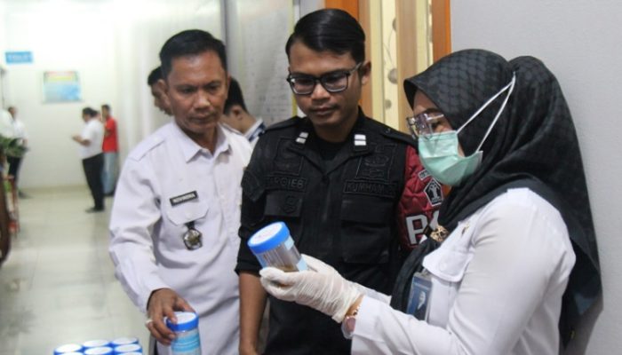 Gandeng BNN Pekanbaru Gelar Tes Urine, 30 Petugas dan 20 WBL Negatif Konsumsi Narkoba