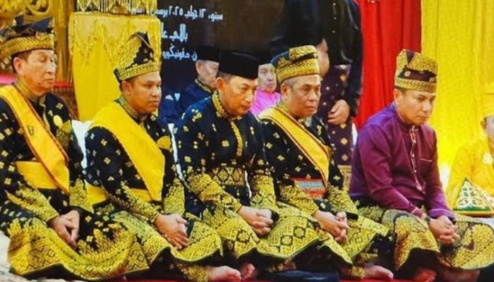 Kapolri Terima Penagruhan Adat ‘Ingatan Budi’ Dari LAM Riau, Ini Alasannya!