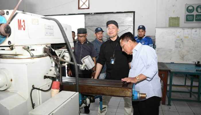 Bupati Rohil Lirik Kapal Fiberglass Polbeng: Siap Kerja Sama Bangun Armada Maritim Lokal