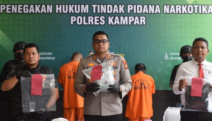 Sempat Kejar-kejaran dengan Polisi, Emak-emak Bawa 1 Kg Sabu Diciduk di Kampar 