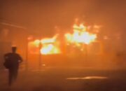 Gedung Disnaker Riau di Pekanbaru Ludes Terbakar, Kerugian Diduga Capai Miliaran Rupiah