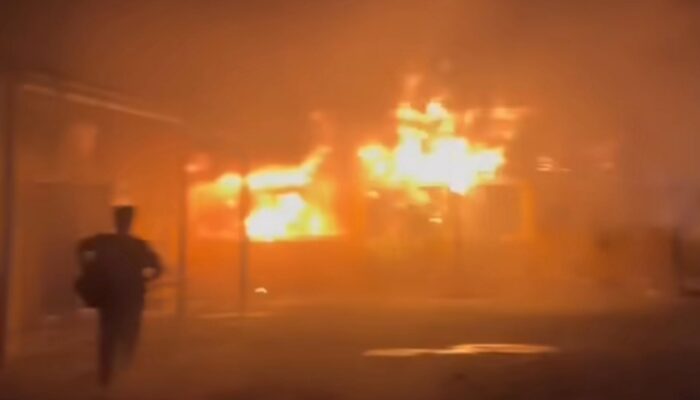 Gedung Disnaker Riau di Pekanbaru Ludes Terbakar, Kerugian Diduga Capai Miliaran Rupiah