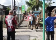 Satpol PP Tertibkan Lapak Liar di Jalan Adinegoro Padang, Pedagang Diingatkan Patuhi Aturan