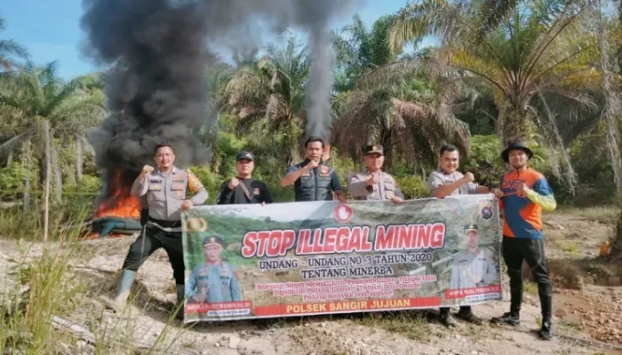 Tambang Emas Ilegal di Solok Selatan Digerebek, Alat Berat Dimusnahkan