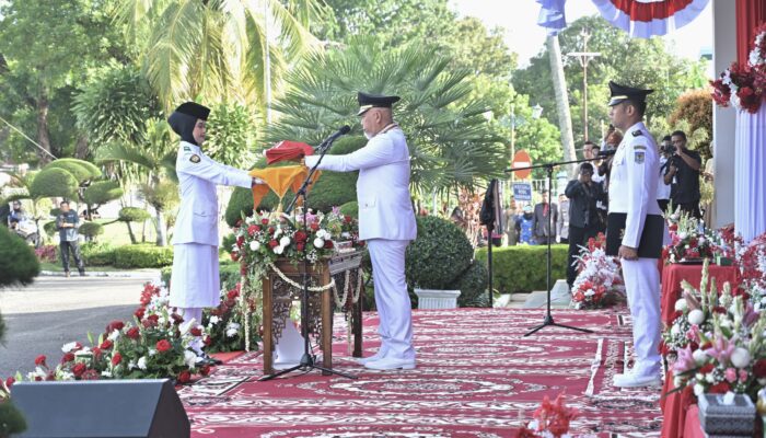 HUT ke-80 RI di Sumbar: Mahyeldi Ajak Masyarakat Kokohkan Persatuan Menuju Indonesia Emas