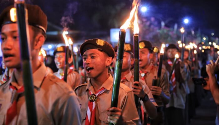 Ribuan Pelajar dan Ormas di Meranti Meriahkan Pawai Obor HUT ke-80 RI
