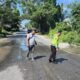 Petugas Unit Laka Lantas Polresta Pekanbaru memeriksa lokasi kecelakaan yang menewaskan seorang pemotor di Jalan Siak II. (Ist)
