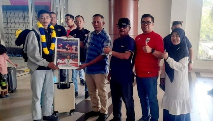 Disambut Meriah di Pekanbaru, Devin Priyandi Pulang dengan Medali Emas Taekwondo ASEAN