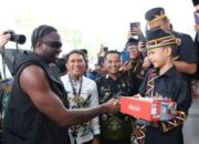 Rapper Dunia Melly Mike dan Bocah Viral Dikha di Festival Pacu Jalur