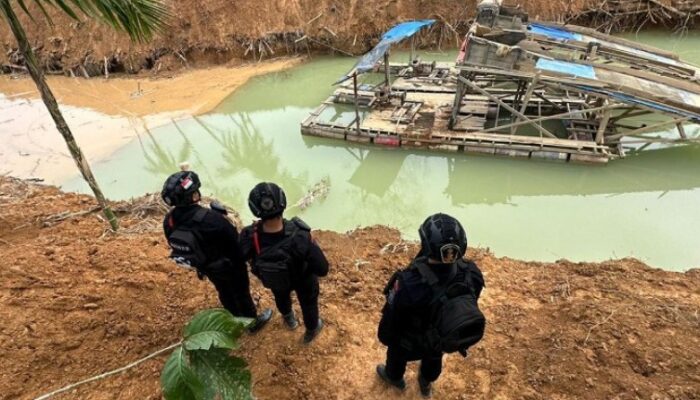 Tertibkan PETI Kuansing, Kolaborasi Bersama Brimob Polda Riau Buru Tambang Emas Ilegal
