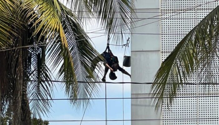 Pekerja Tergantung Tak Sadarkan Diri di Gedung Bank UOB, Kapolsek: Korban Tersengat Aliran Listrik 