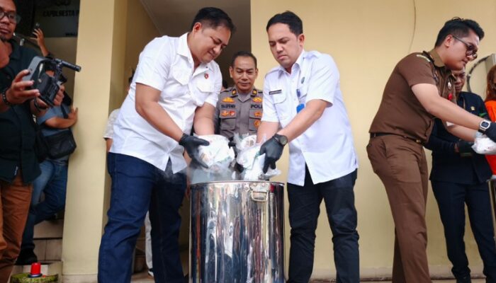 Polresta Pekanbaru Musnahkan 19,8 Kilogram Sabu Hasil Tangkapan Pasutri Asal Bagan Siapi-api