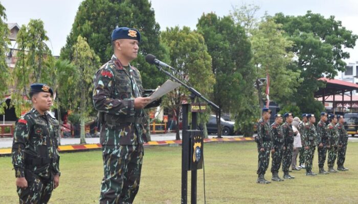 Dansat Brimob Polda Riau Pimpin Upacara Serah Terima Tunggul Batalyon A dan Batalyon B Pelopor
