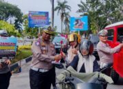 Polantas Polda Riau Menyapa, Tebar Semangat Merah Putih kepada Pengendara Jelang HUT 80 RI
