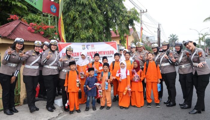 Meriahkan HUT RI ke-80, Ditlantas Polda Riau Ajak Anak-Anak Cinta Tanah Air dan Lingkungan