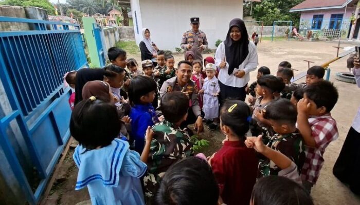 Polsek Lubuk Batu Jaya Gelar Green Policing, Tanamkan Cinta Lingkungan Sejak Usia Dini