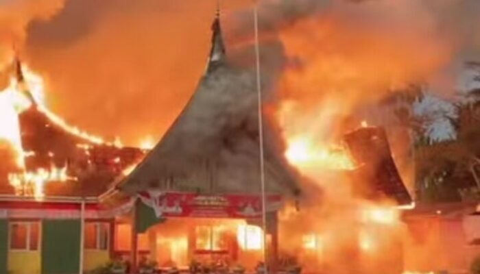 Musibah Kebakaran Hanguskan Kantor Camat Payakumbuh, Warga Panik