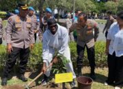 Rapper Melly Mike Ikut Green Policing Tanam Pohon Gaharu di Mapolda Riau 