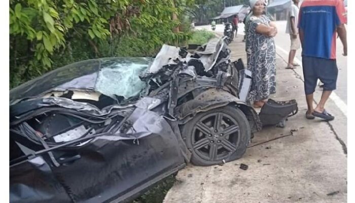 HR-V Plat Merah Pemkab Dharmasraya Hantam Truk, 3 Orang Luka-luka