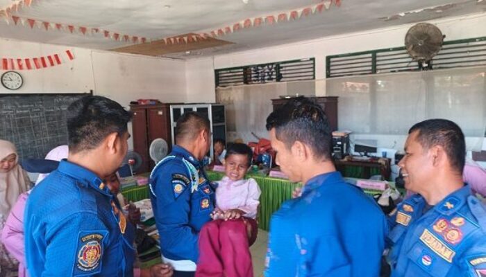 Cepat Tanggap, Damkar Padang Bebaskan Bocah dari Insiden Resleting