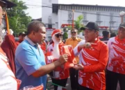 Semarak Kemerdekaan, Warga Padang Terima Ribuan Bendera Merah Putih