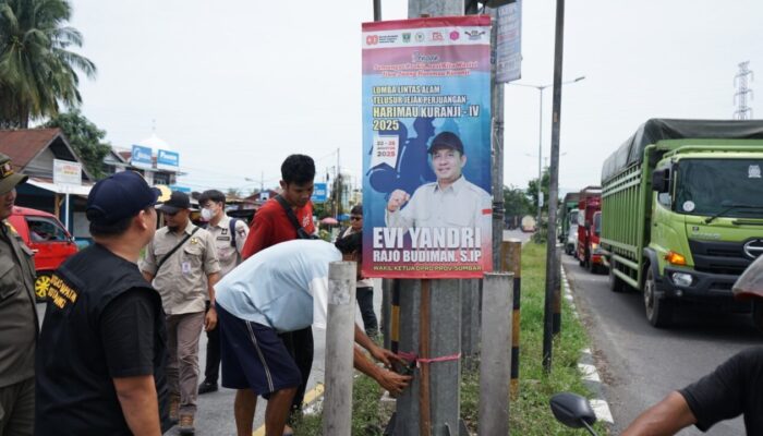 Pemkot Padang Gencarkan Penertiban Spanduk dan Baliho Demi Jaga Estetika Kota