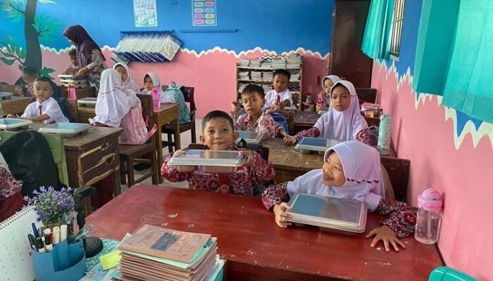 Makan Bergizi Gratis di SDN 09 Air Pacah Padang, Murid: Enak Banget
