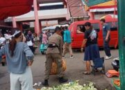 Menjaga Ketertiban Pasar Raya Padang, Satpol PP Turun Tangan