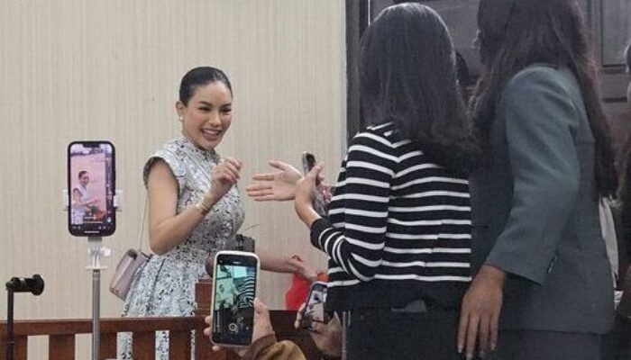 Nikita Mirzani Kecewa, BPOM Absen di Persidangan Kasus Pemerasan dan TPPU