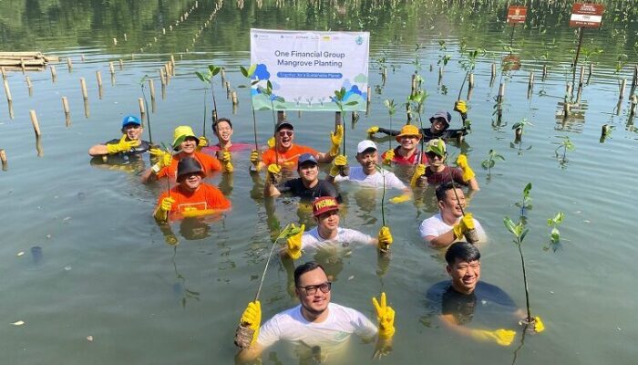 Dukung Pelestarian Lingkungan, Zurich dan One Financial Group Tanam 1.500 Pohon Mangrove