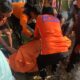 Tim SAR mengevakuasi jenazah Muhammad Dana Azzahir (16) yang tenggelam di Sungai Batang Kuantan, Kuansing, Senin (1/9/2025). (Foto dok. Basarnas Pekanbaru)